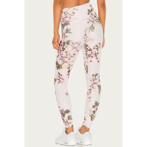 NEW BEACH RIOT piper legging in pink floral - Picture 2 of 2
